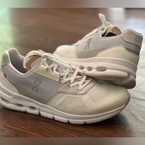 ON CLOUDRIFT
SNEAKERS